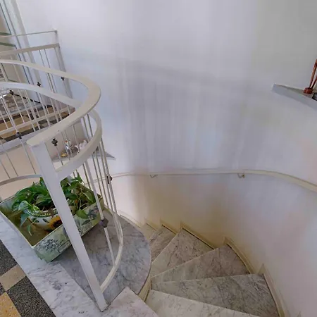 Casa Patrizia - Elegant Two Bedroom Seafront House On Promenade Prázdninový dům *