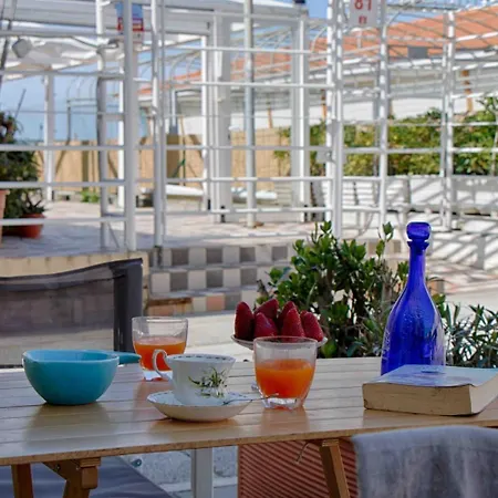 Casa Patrizia - Elegant Two Bedroom Seafront House On Promenade * Viareggio