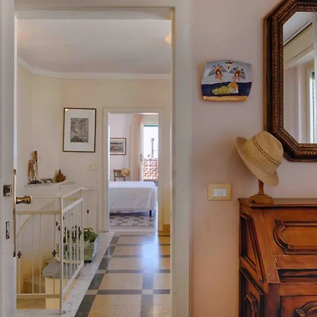 Prázdninový dům Casa Patrizia - Elegant Two Bedroom Seafront House On Promenade