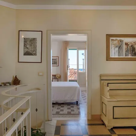 Prázdninový dům Casa Patrizia - Elegant Two Bedroom Seafront House On Promenade Viareggio