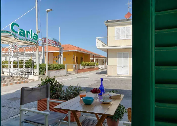 Casa Patrizia - Elegant Two Bedroom Seafront House On Promenade Dom wakacyjny