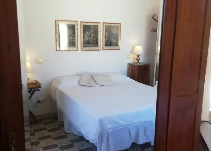 Holiday home Casa Patrizia - Elegant Two Bedroom Seafront House On Promenade *