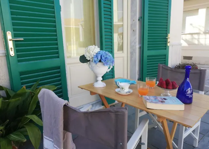 Casa Patrizia - Elegant Two Bedroom Seafront House On Promenade Holiday home Viareggio