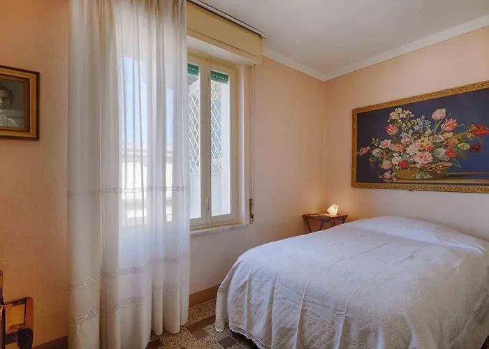 Casa Patrizia - Elegant Two Bedroom Seafront House On Promenade Viareggio