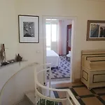 펜션 Casa Patrizia - Elegant Two Bedroom Seafront House On Promenade *