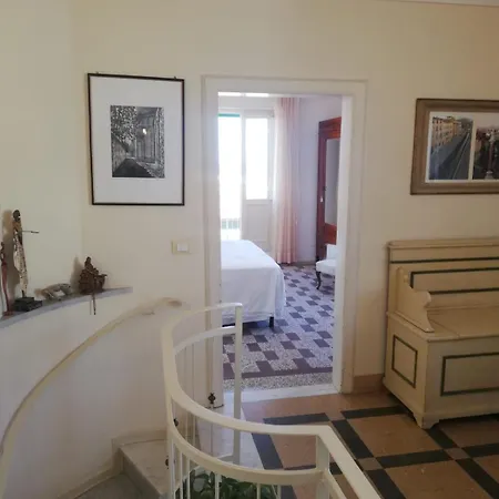 Дом отдыха Casa Patrizia - Elegant Two Bedroom Seafront House On Promenade *