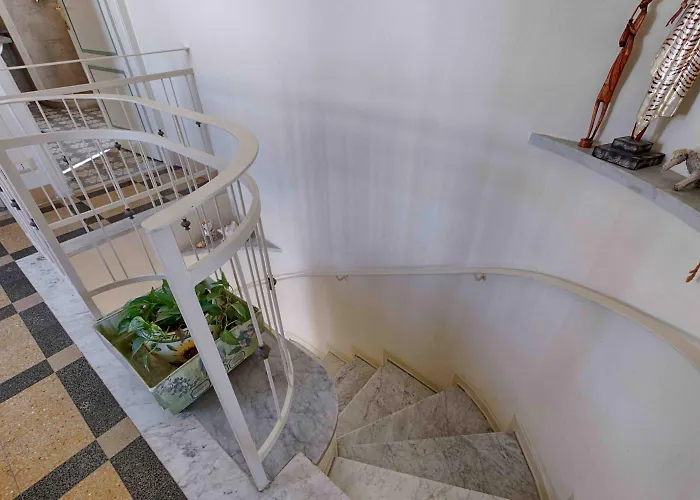 Casa Patrizia - Elegant Two Bedroom Seafront House On Promenade Casa vacanze *