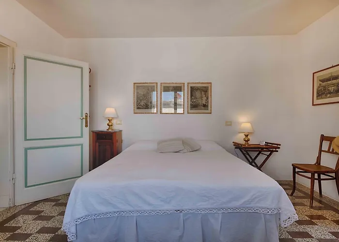 Casa vacanze Casa Patrizia - Elegant Two Bedroom Seafront House On Promenade