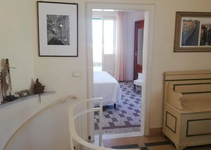 Casa vacanze Casa Patrizia - Elegant Two Bedroom Seafront House On Promenade *