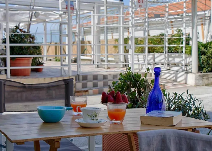 Casa Patrizia - Elegant Two Bedroom Seafront House On Promenade * Viareggio