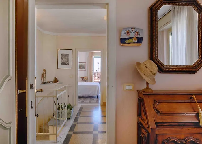 Casa vacanze Casa Patrizia - Elegant Two Bedroom Seafront House On Promenade