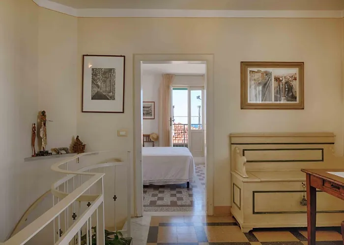 Hébergement de vacances Casa Patrizia - Elegant Two Bedroom Seafront House On Promenade Viareggio