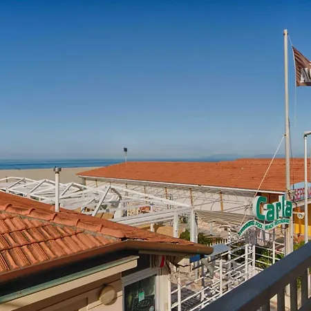 Casa Patrizia - Elegant Two Bedroom Seafront House On Promenade Nyaraló